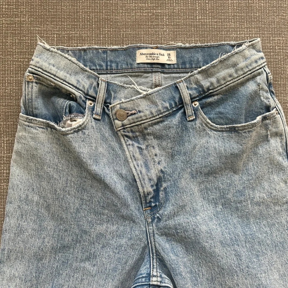 Abercrombie and Fitch 90s straight leg Ultra high-rise cross button jeans 28/6R - Picture 5 of 14